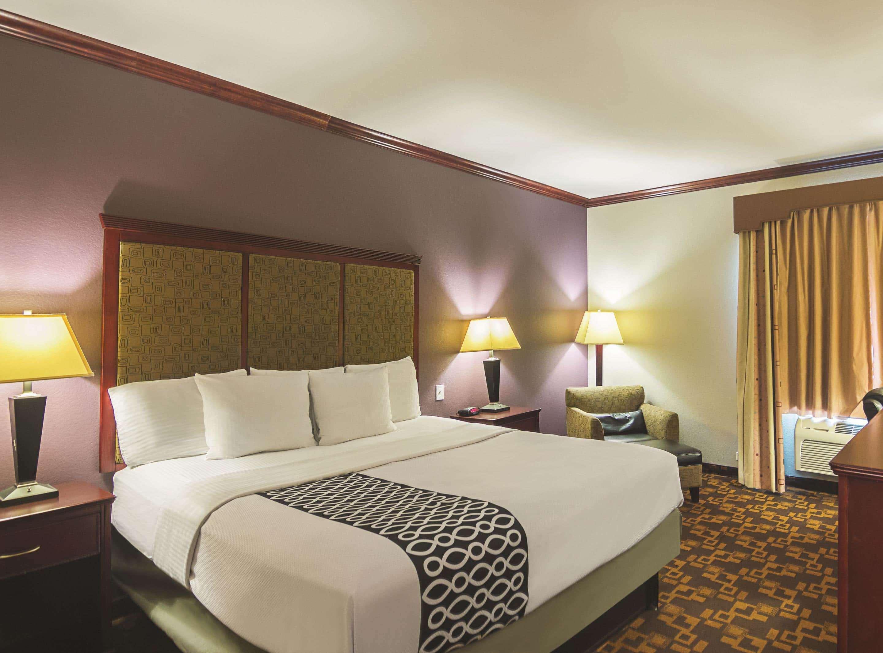 La Quinta By Wyndham Lindale Hotel Exterior photo