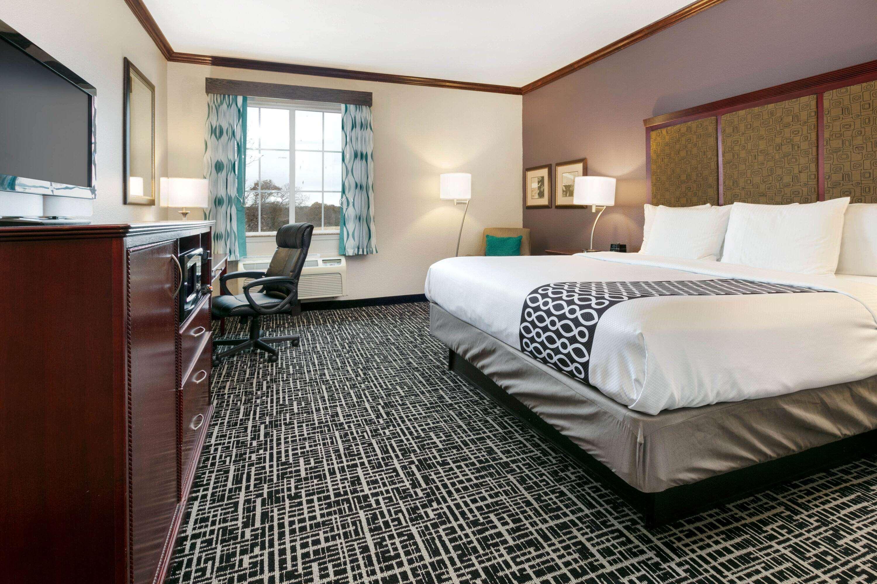 La Quinta By Wyndham Lindale Hotel Exterior photo