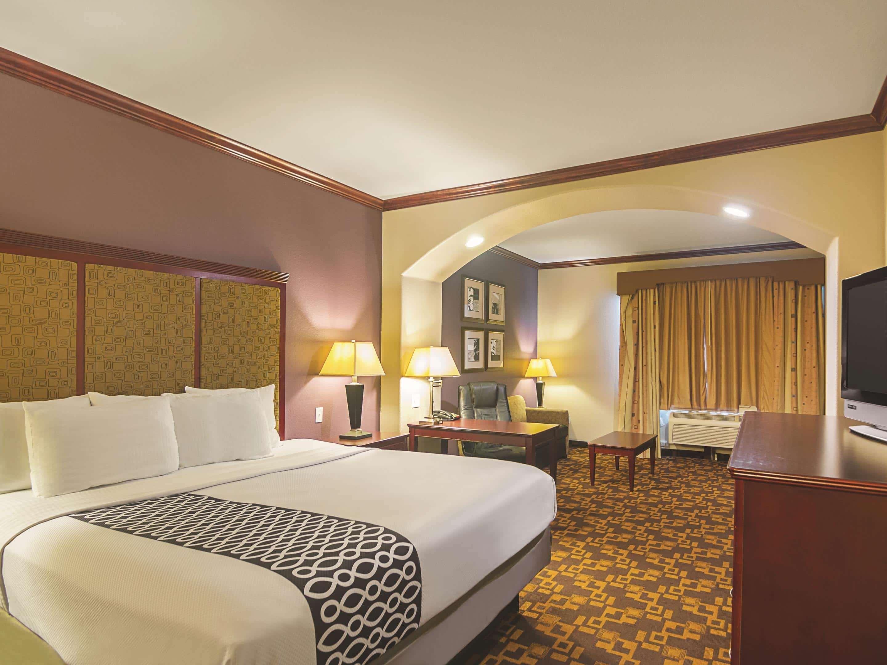 La Quinta By Wyndham Lindale Hotel Exterior photo