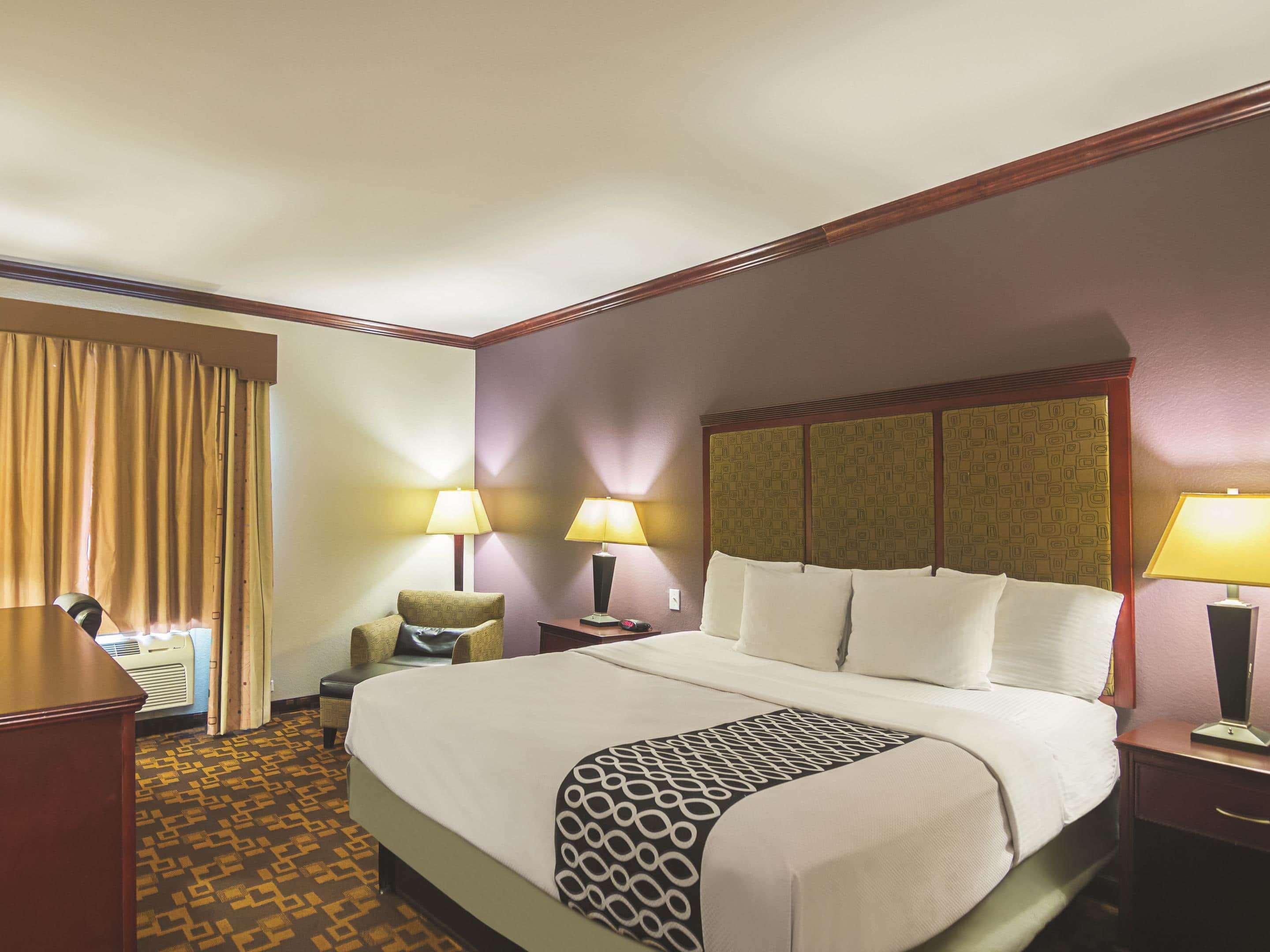 La Quinta By Wyndham Lindale Hotel Exterior photo