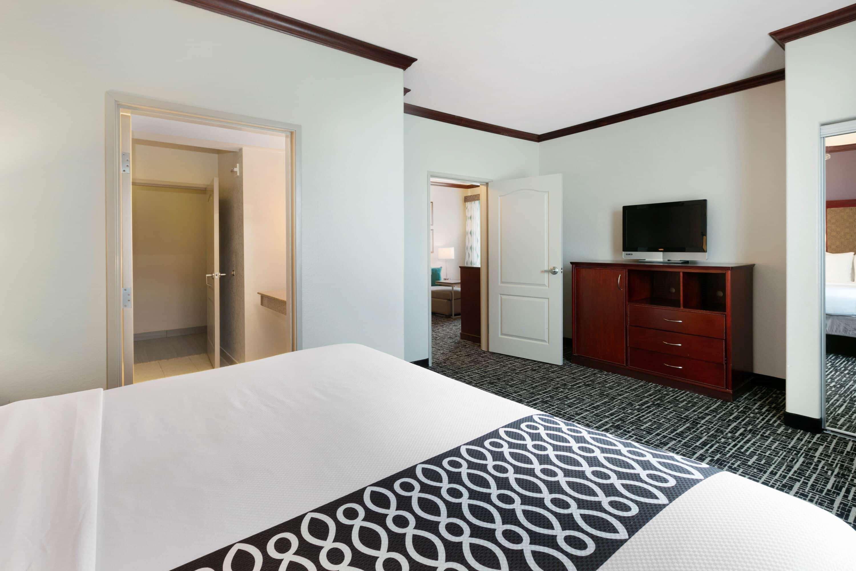 La Quinta By Wyndham Lindale Hotel Exterior photo