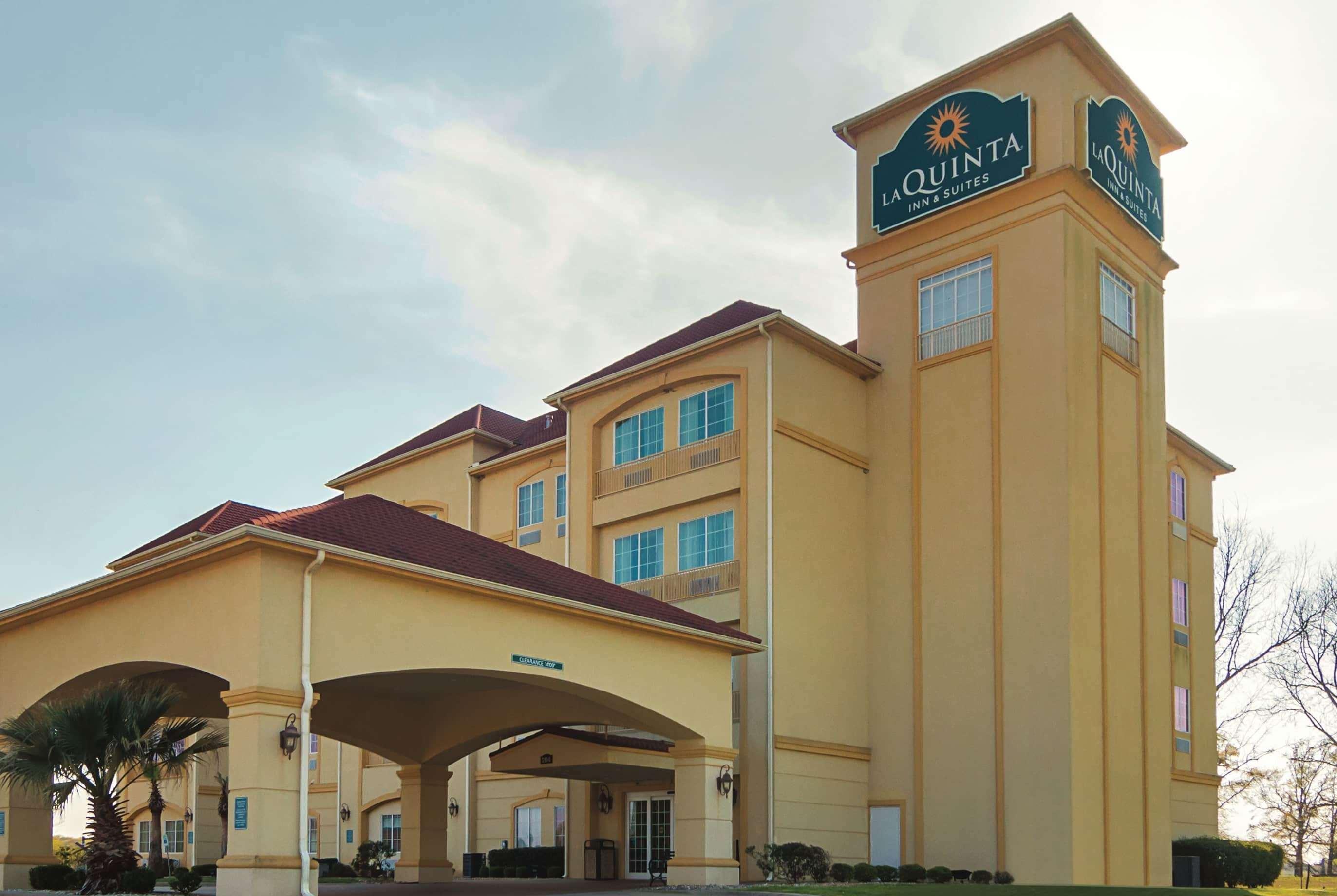 La Quinta By Wyndham Lindale Hotel Exterior photo