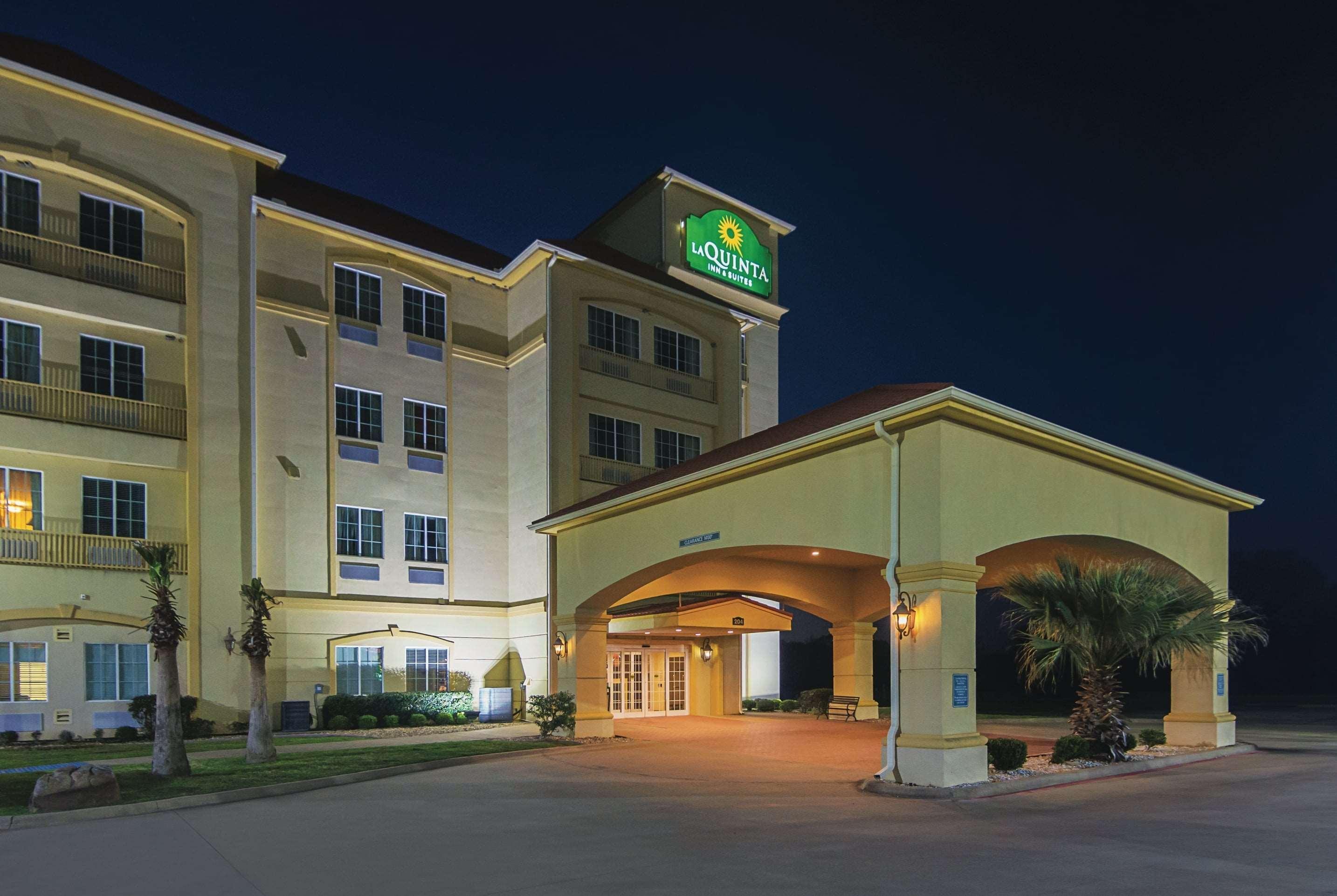 La Quinta By Wyndham Lindale Hotel Exterior photo
