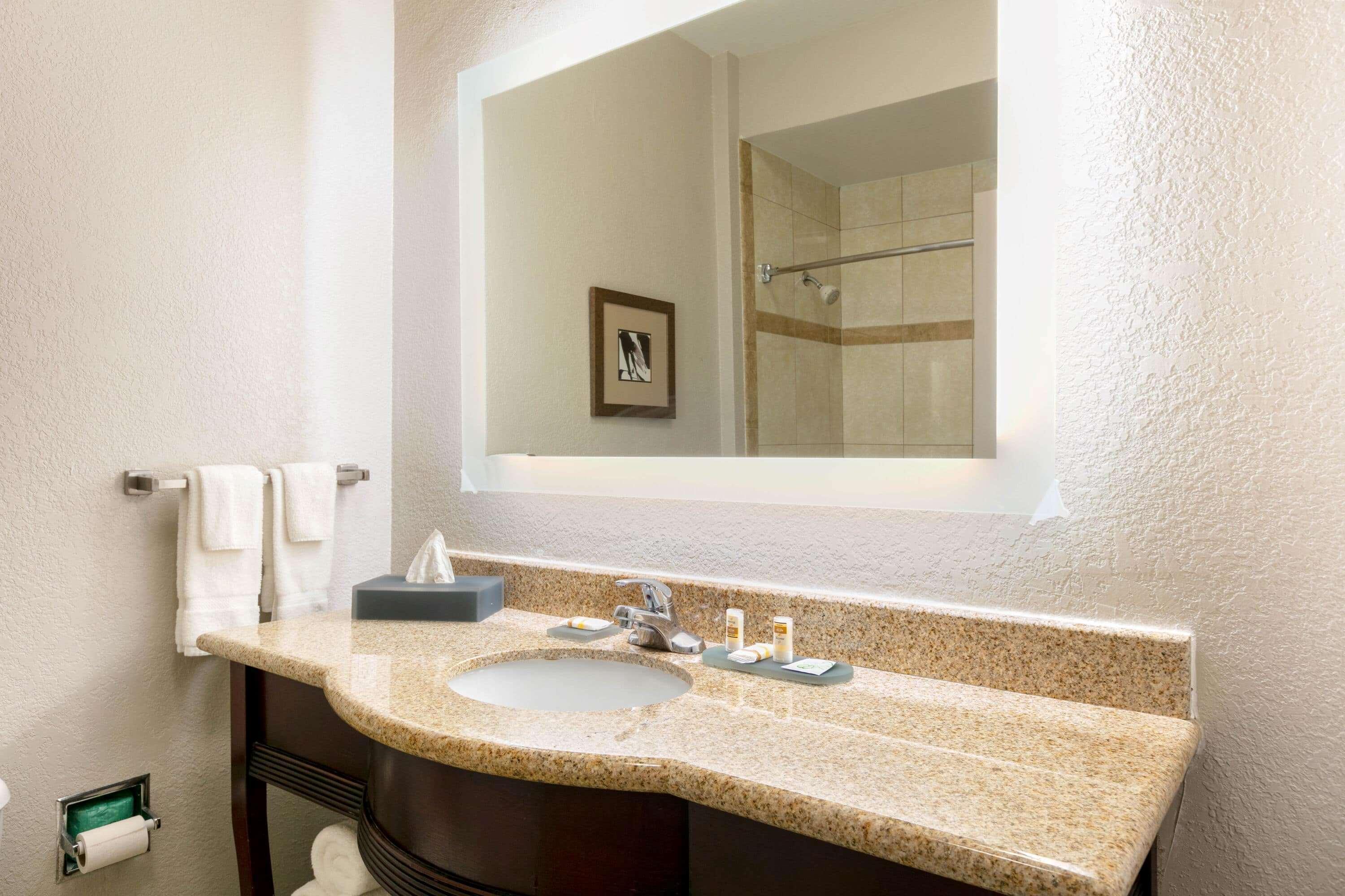 La Quinta By Wyndham Lindale Hotel Exterior photo