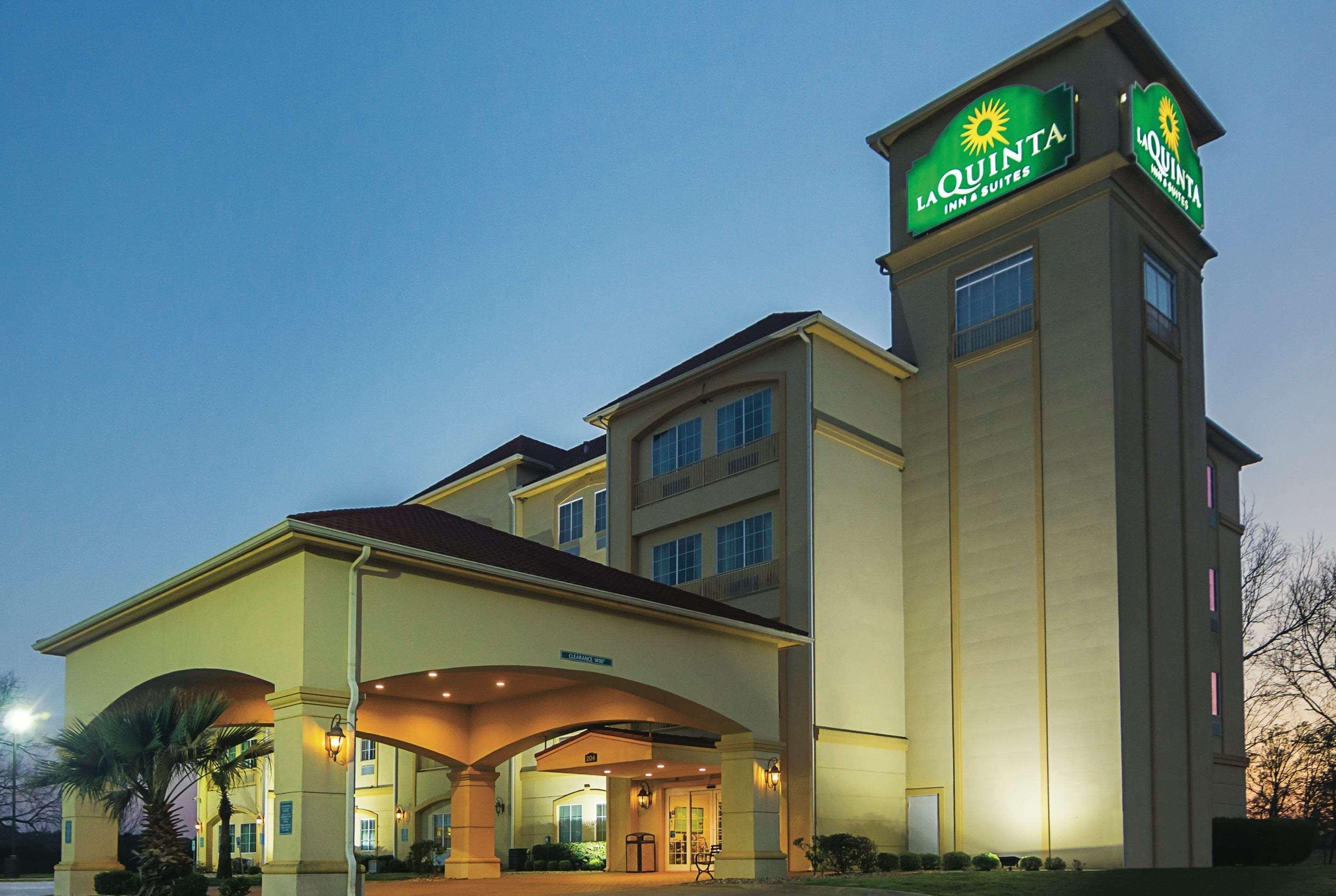 La Quinta By Wyndham Lindale Hotel Exterior photo