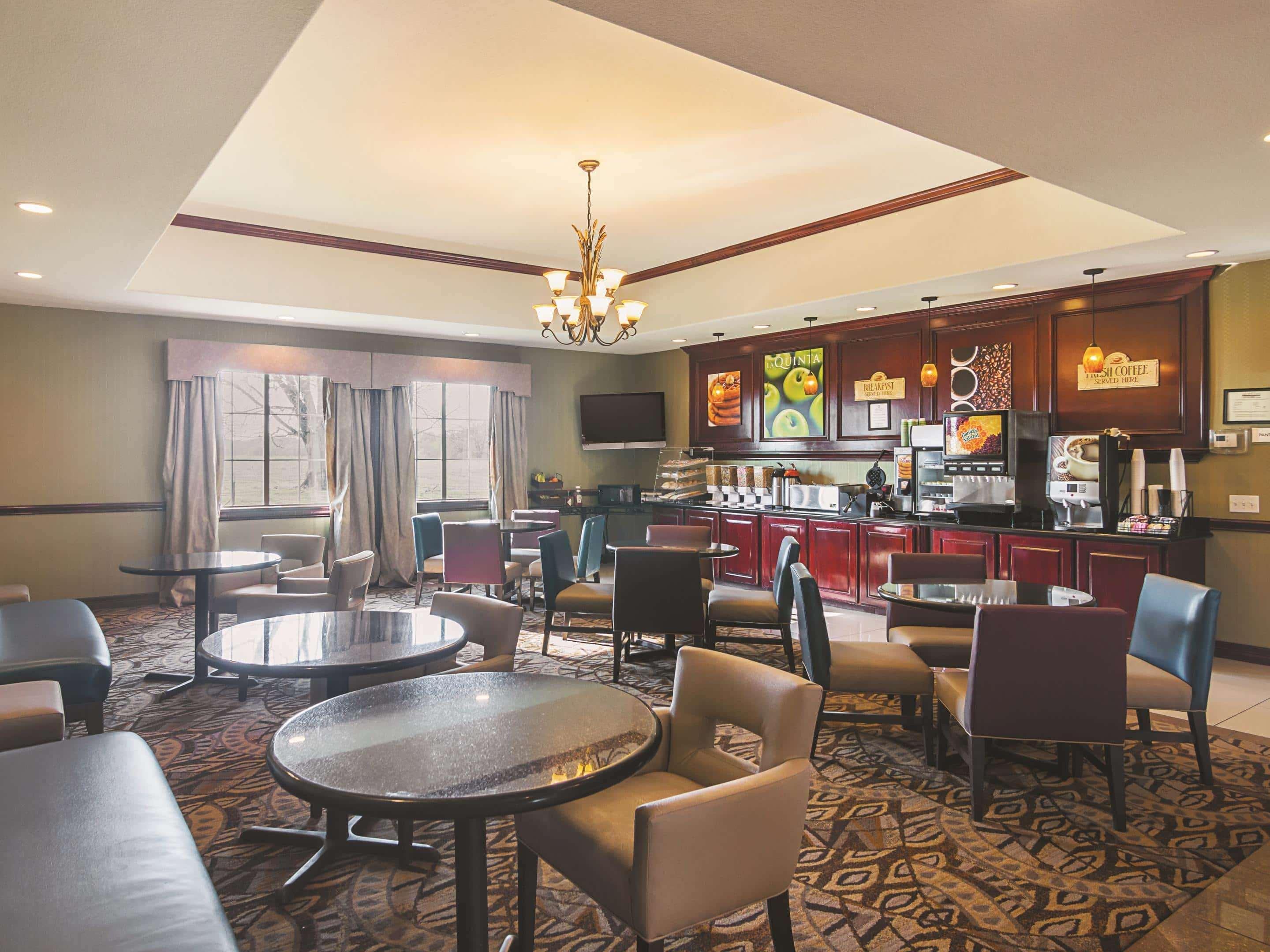 La Quinta By Wyndham Lindale Hotel Exterior photo