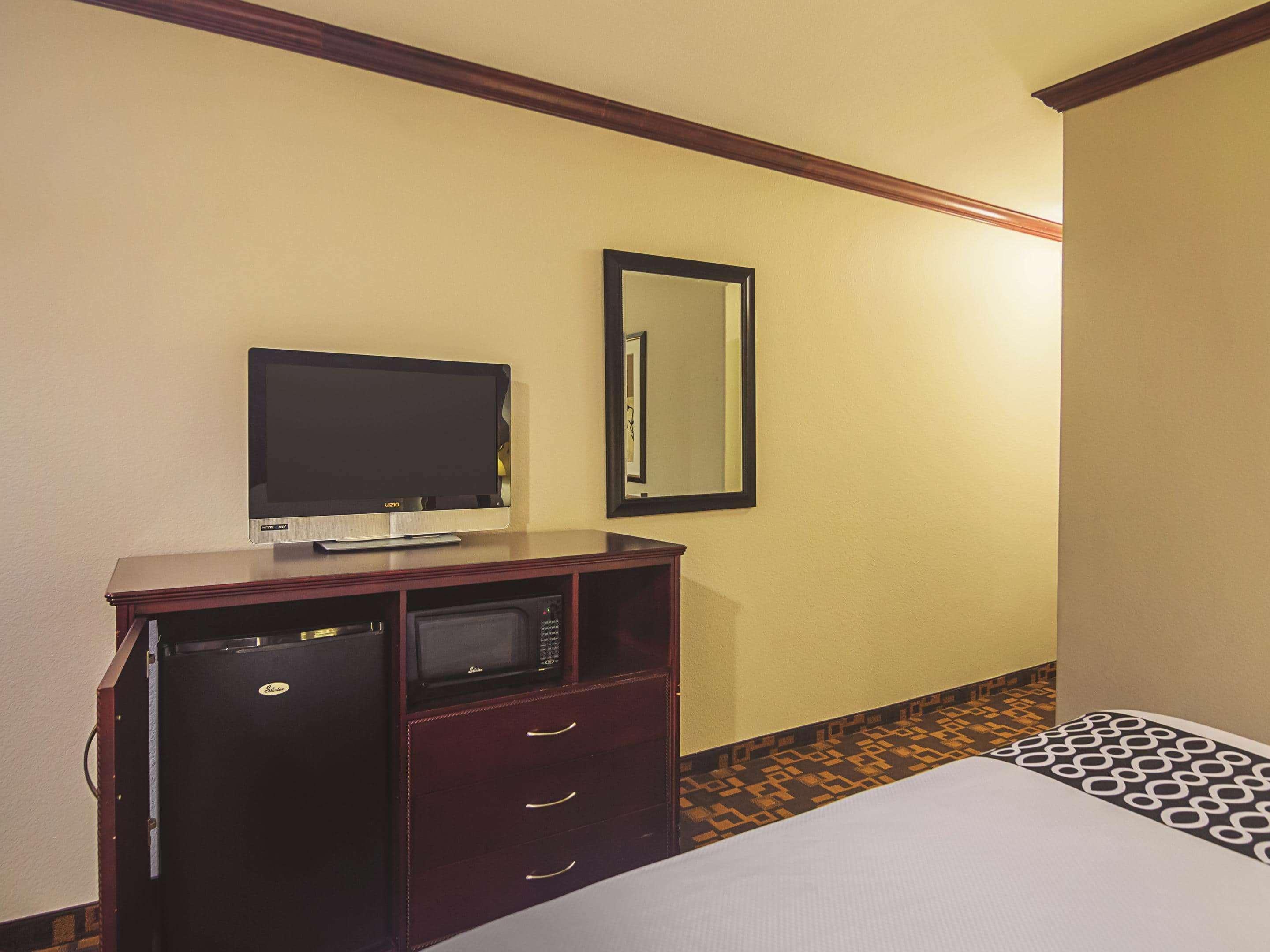 La Quinta By Wyndham Lindale Hotel Exterior photo