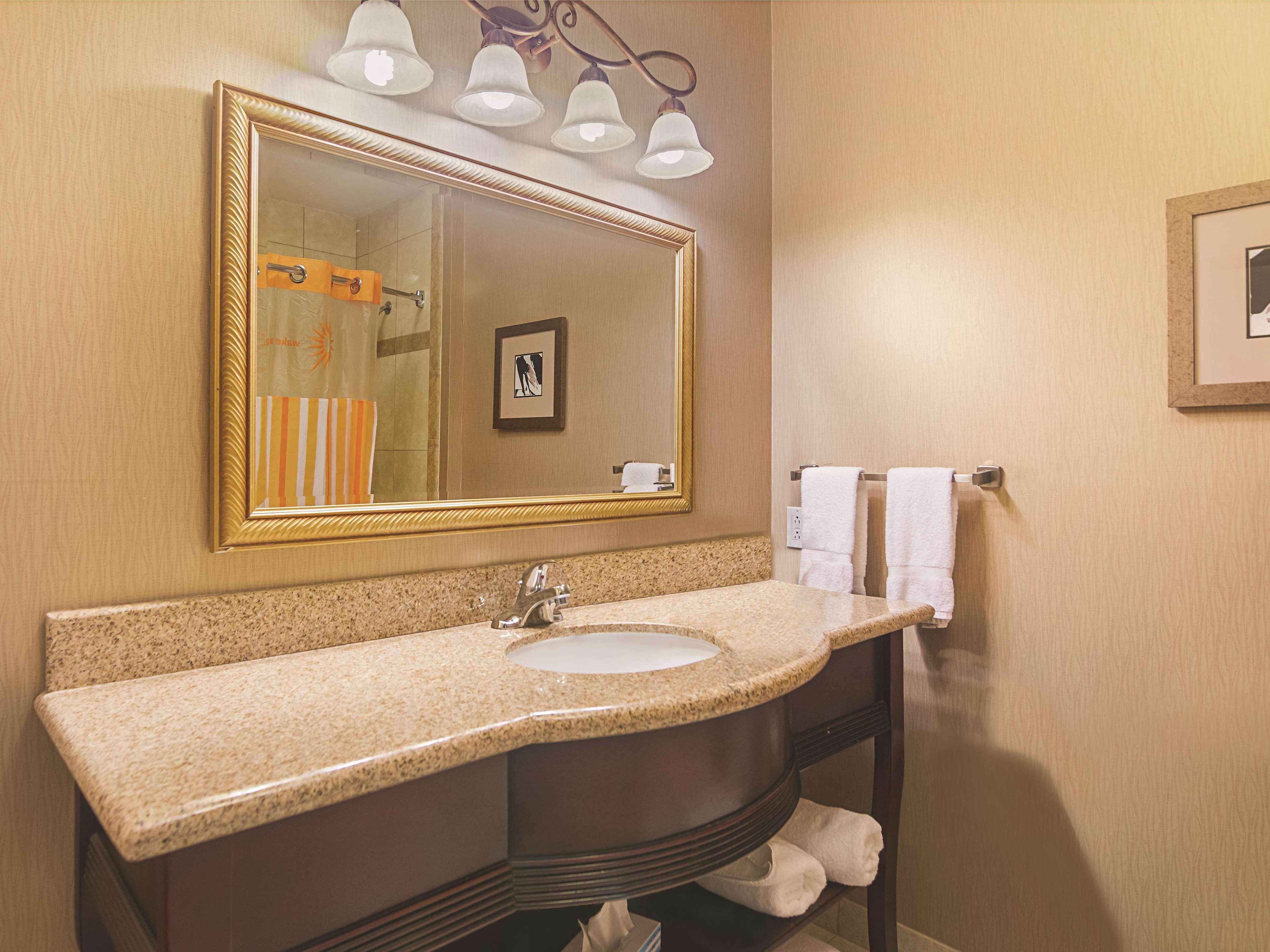 La Quinta By Wyndham Lindale Hotel Exterior photo