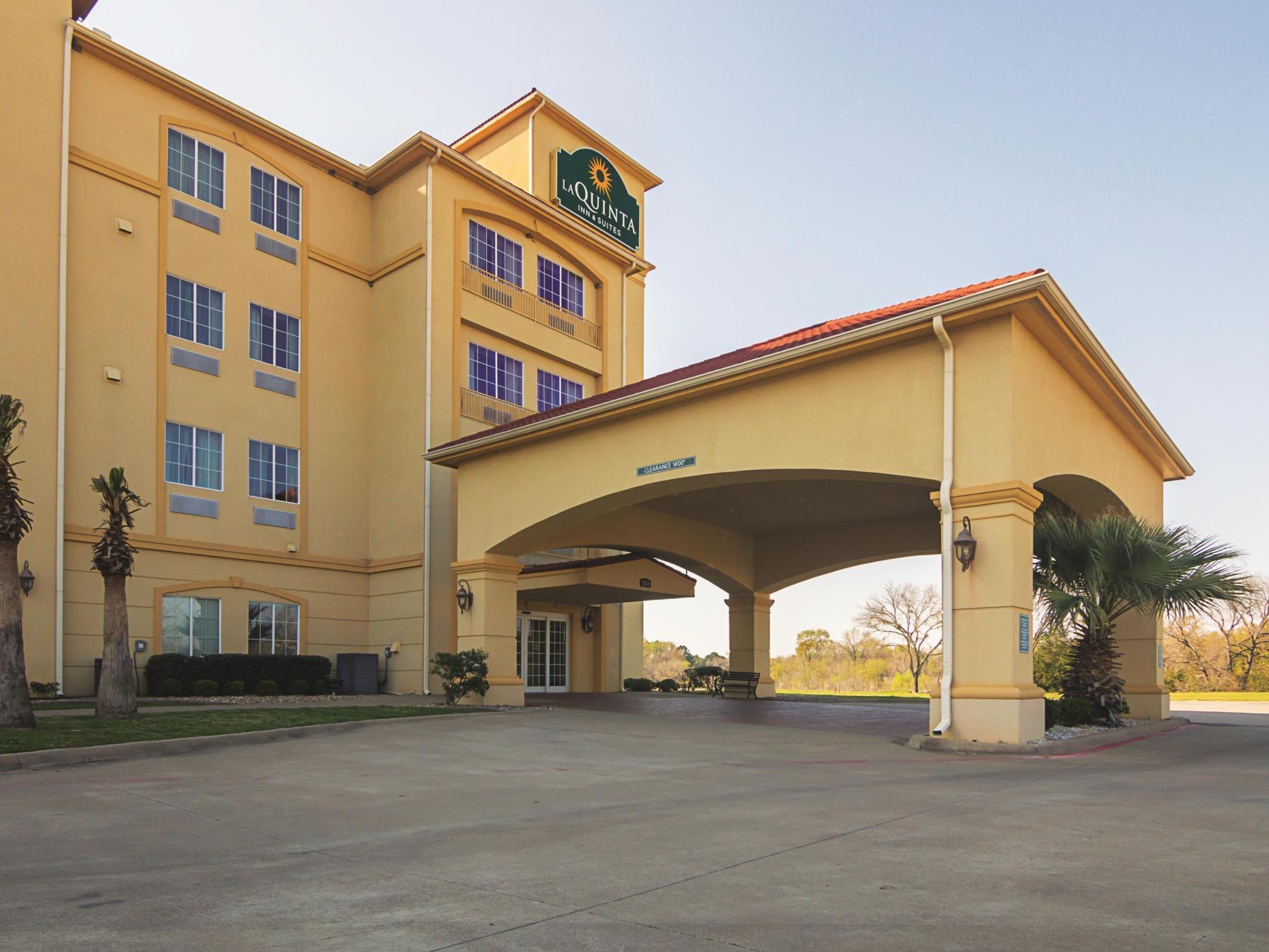 La Quinta By Wyndham Lindale Hotel Exterior photo
