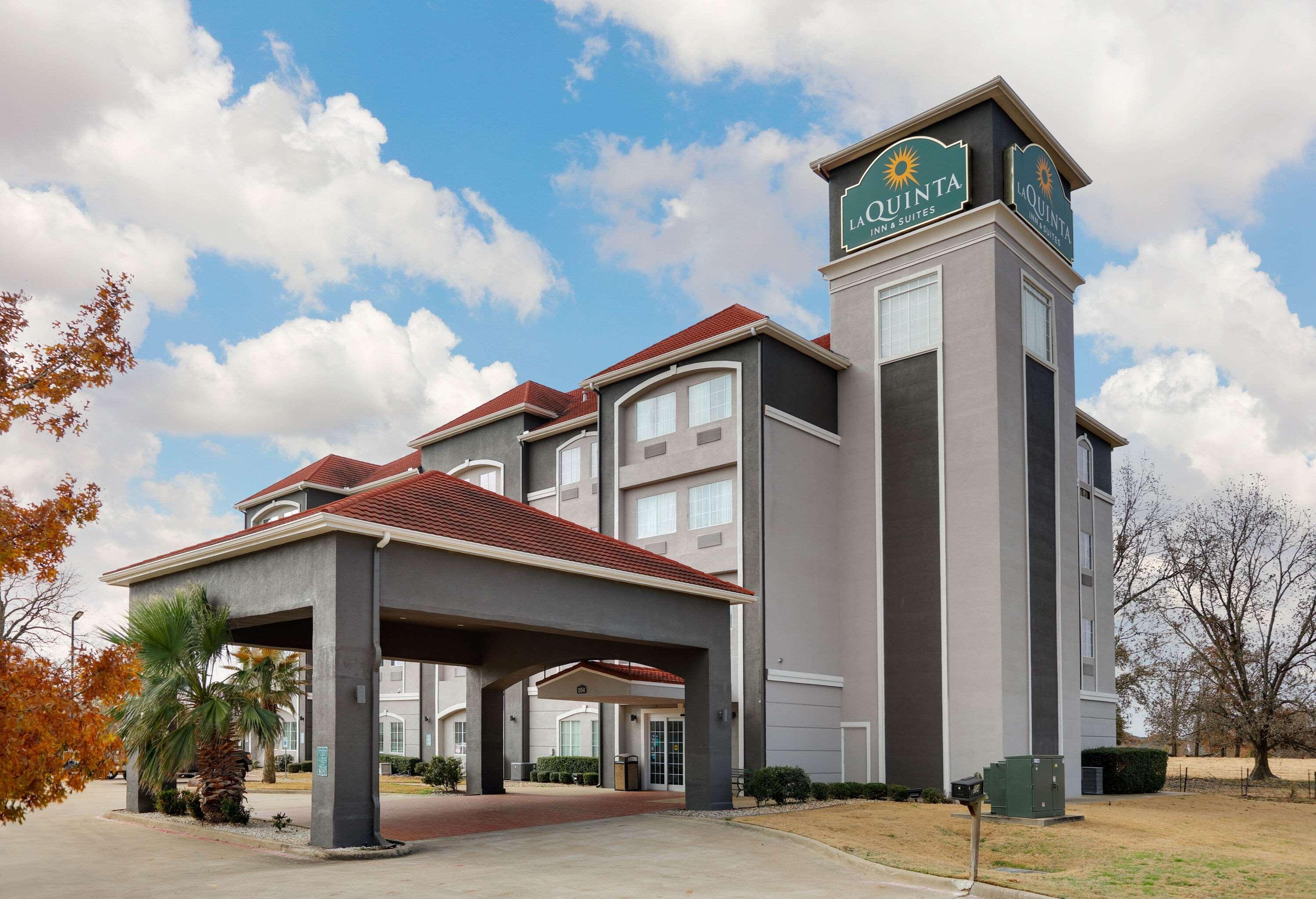 La Quinta By Wyndham Lindale Hotel Exterior photo
