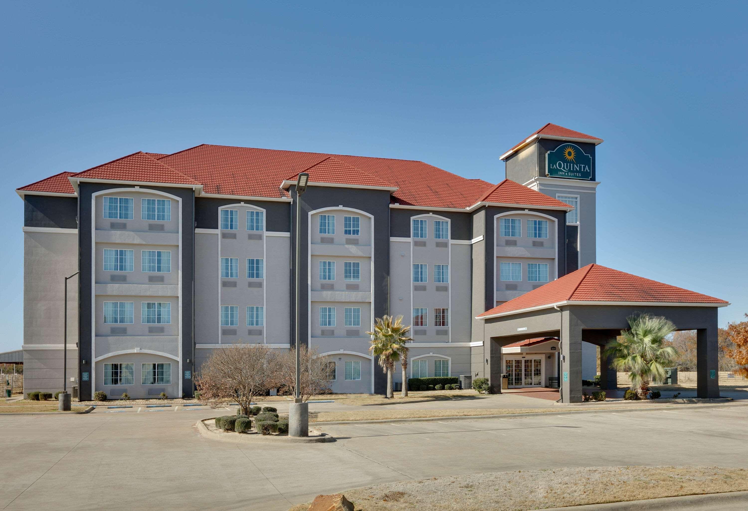 La Quinta By Wyndham Lindale Hotel Exterior photo