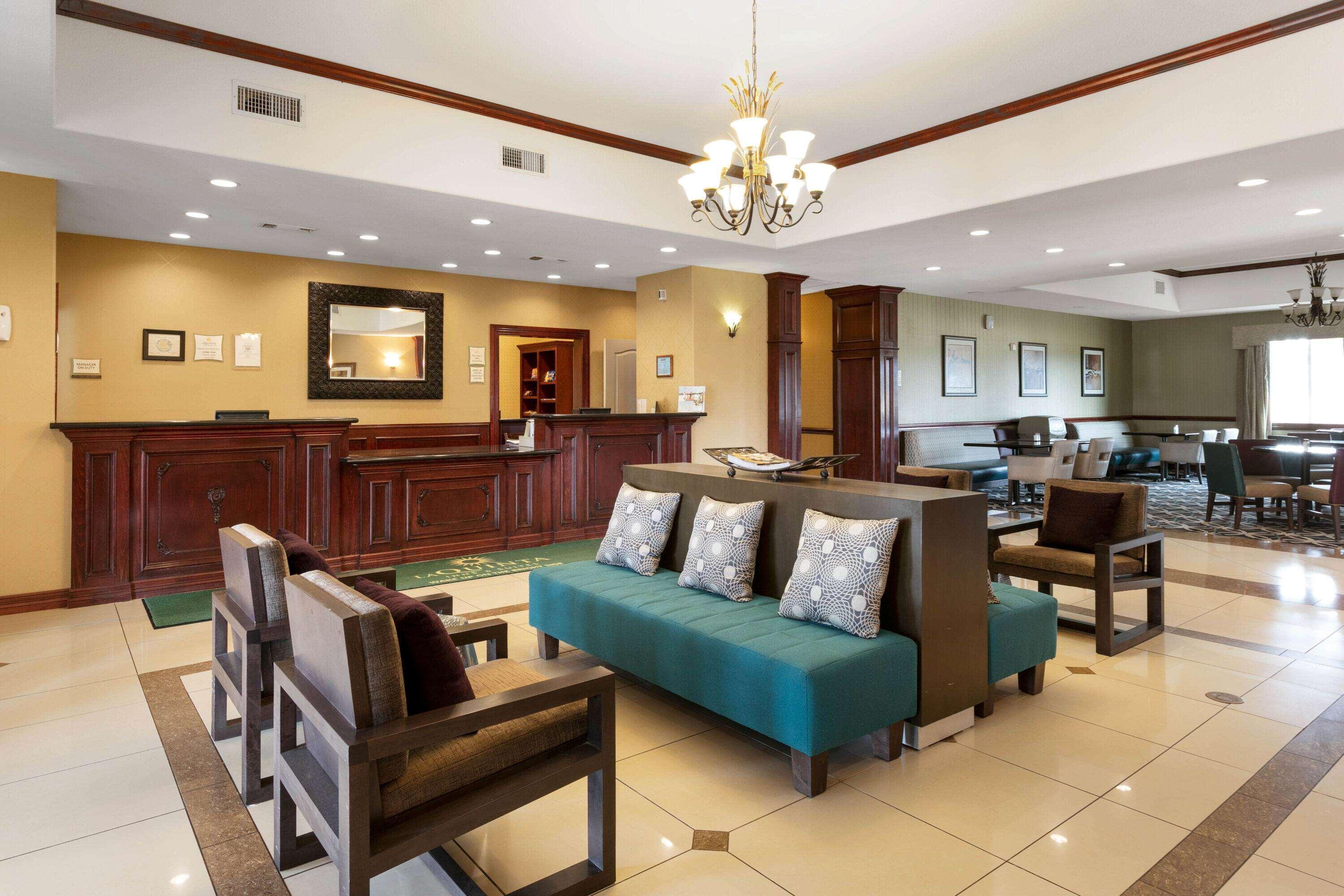 La Quinta By Wyndham Lindale Hotel Exterior photo
