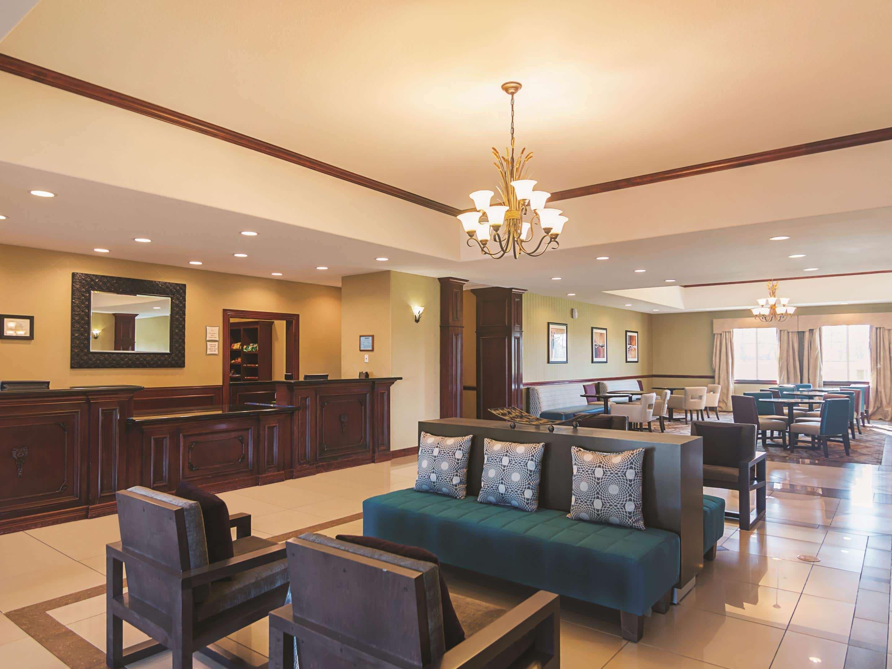 La Quinta By Wyndham Lindale Hotel Exterior photo