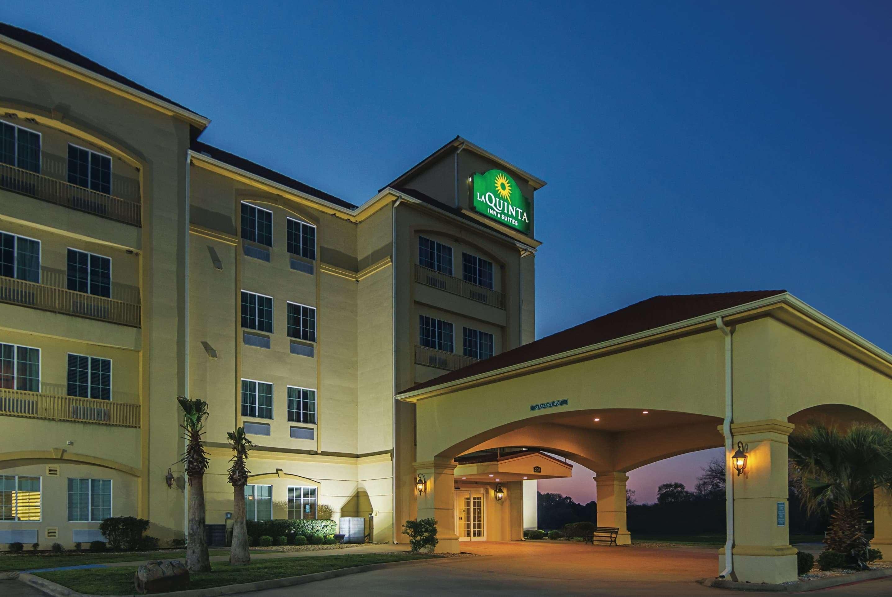 La Quinta By Wyndham Lindale Hotel Exterior photo