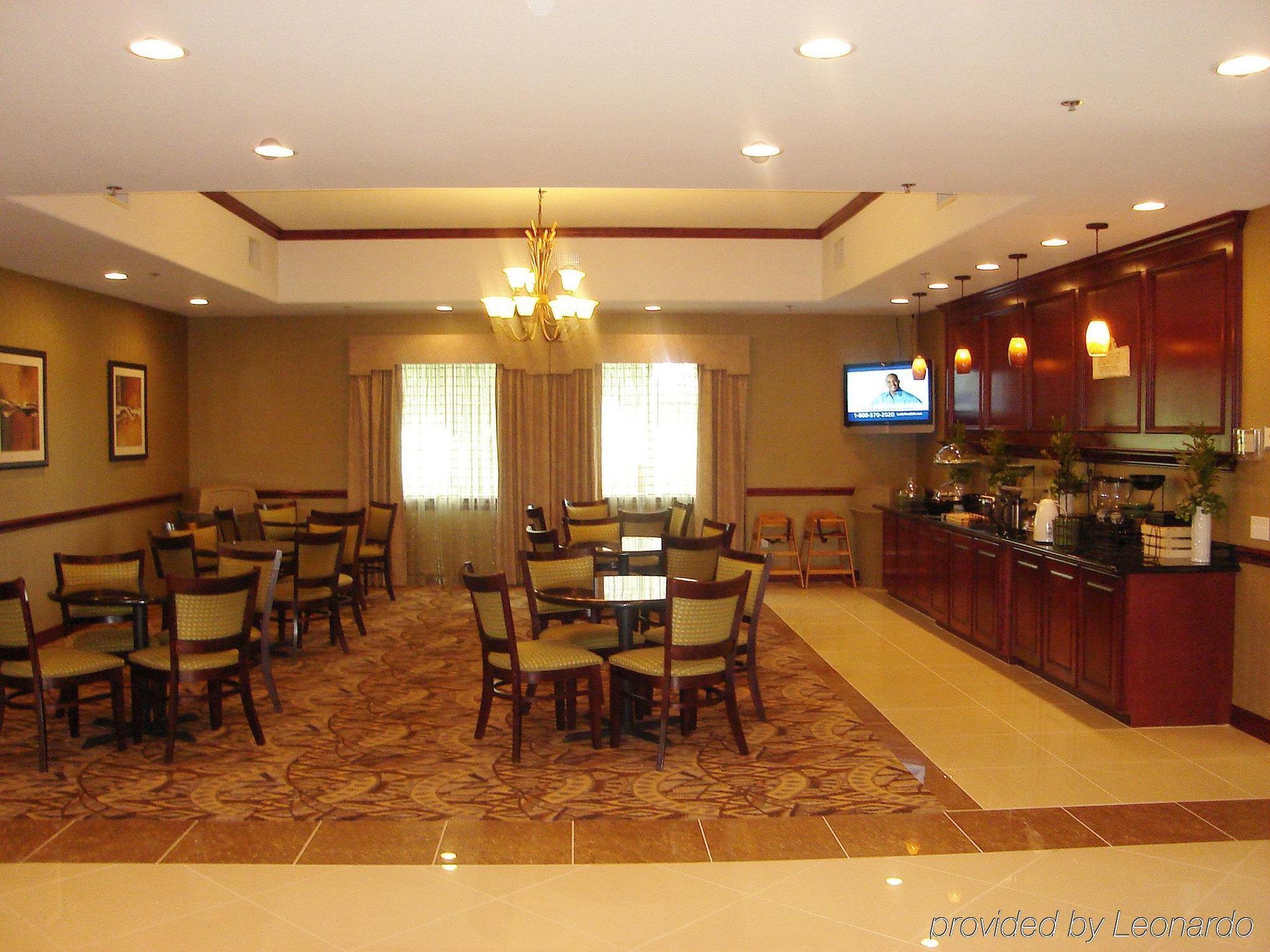 La Quinta By Wyndham Lindale Hotel Exterior photo