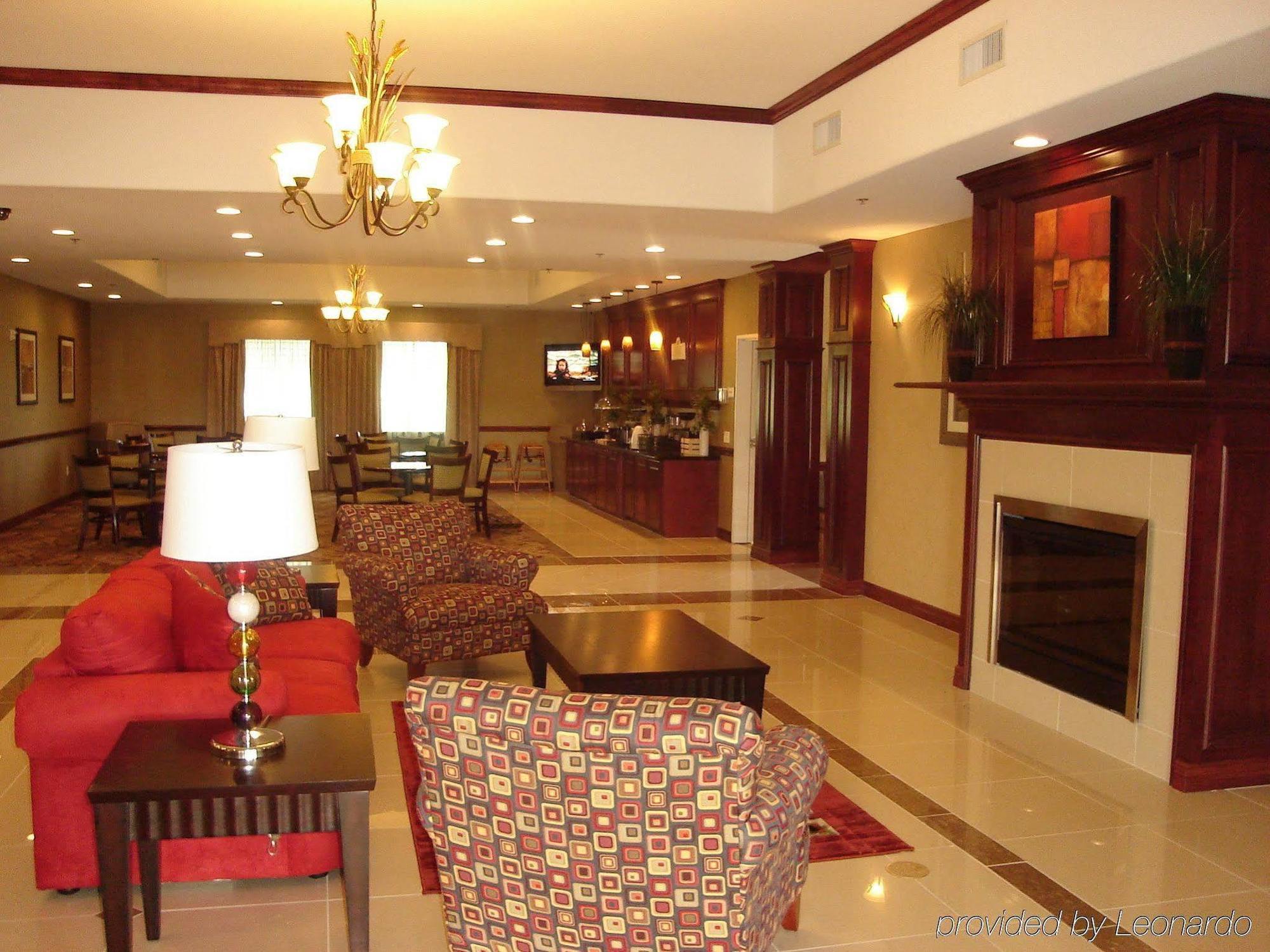 La Quinta By Wyndham Lindale Hotel Exterior photo